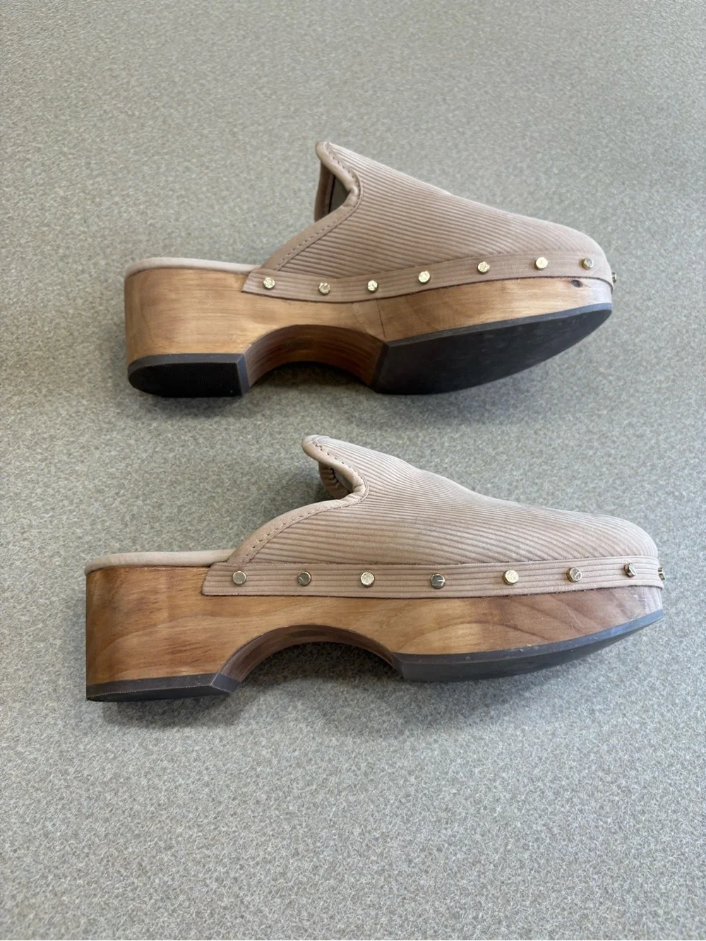 Dolce Vita Closen Tan Textured Clogs - Picture 6 of 7